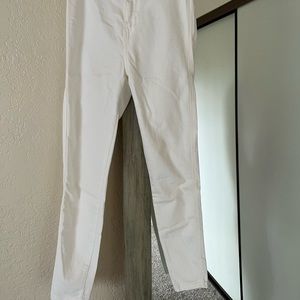 White skinny jeans size 6